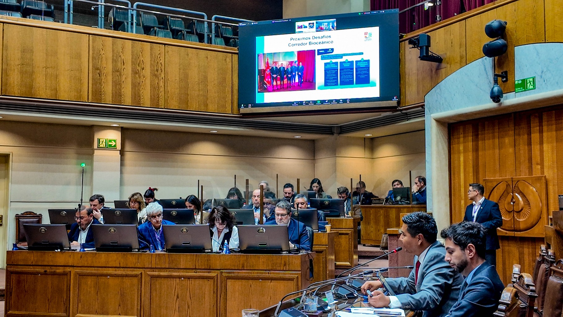 Gobernador Diego Paco llevó la defensa del presupuesto de Arica y Parinacota al Senado La máxima autoridad regional expuso ante la Comisión de Hacienda del Senado, las razones que justifican que los recursos de Arica y Parinacota sean mayores que los proy